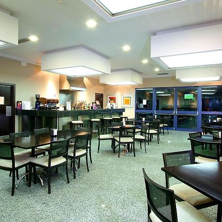Hotel Puerta De Alcala Alcala de Henares Restaurant photo