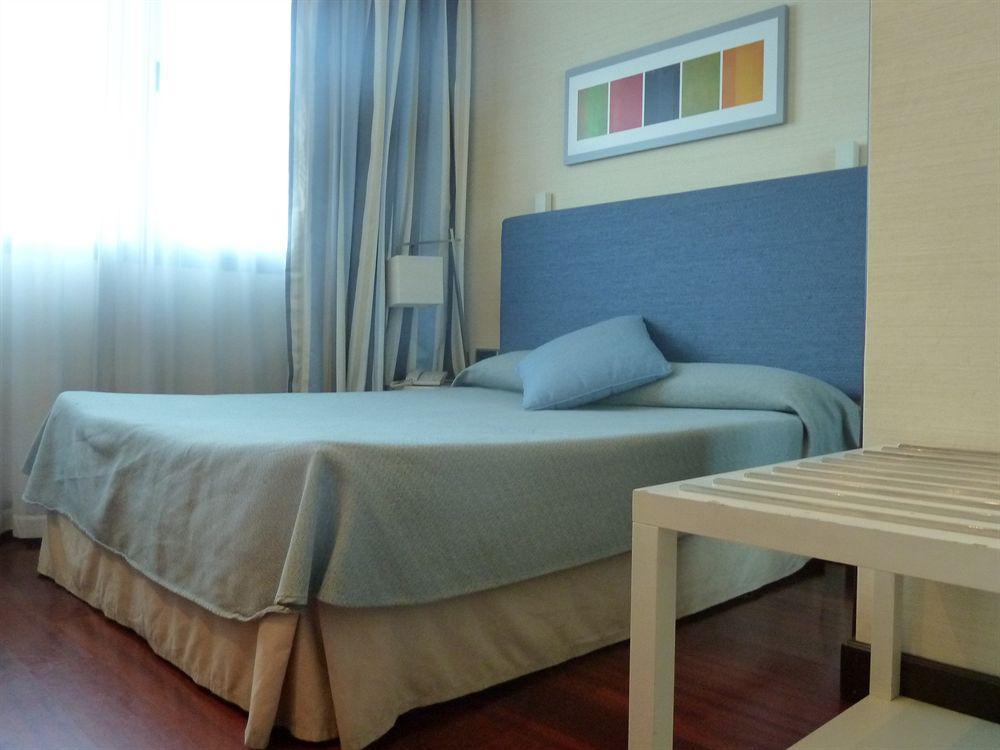 Hotel Puerta De Alcala Alcala de Henares Room photo